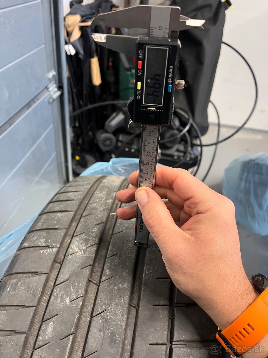 Michelin Pilot Sport EV 255/40 R20 - 10