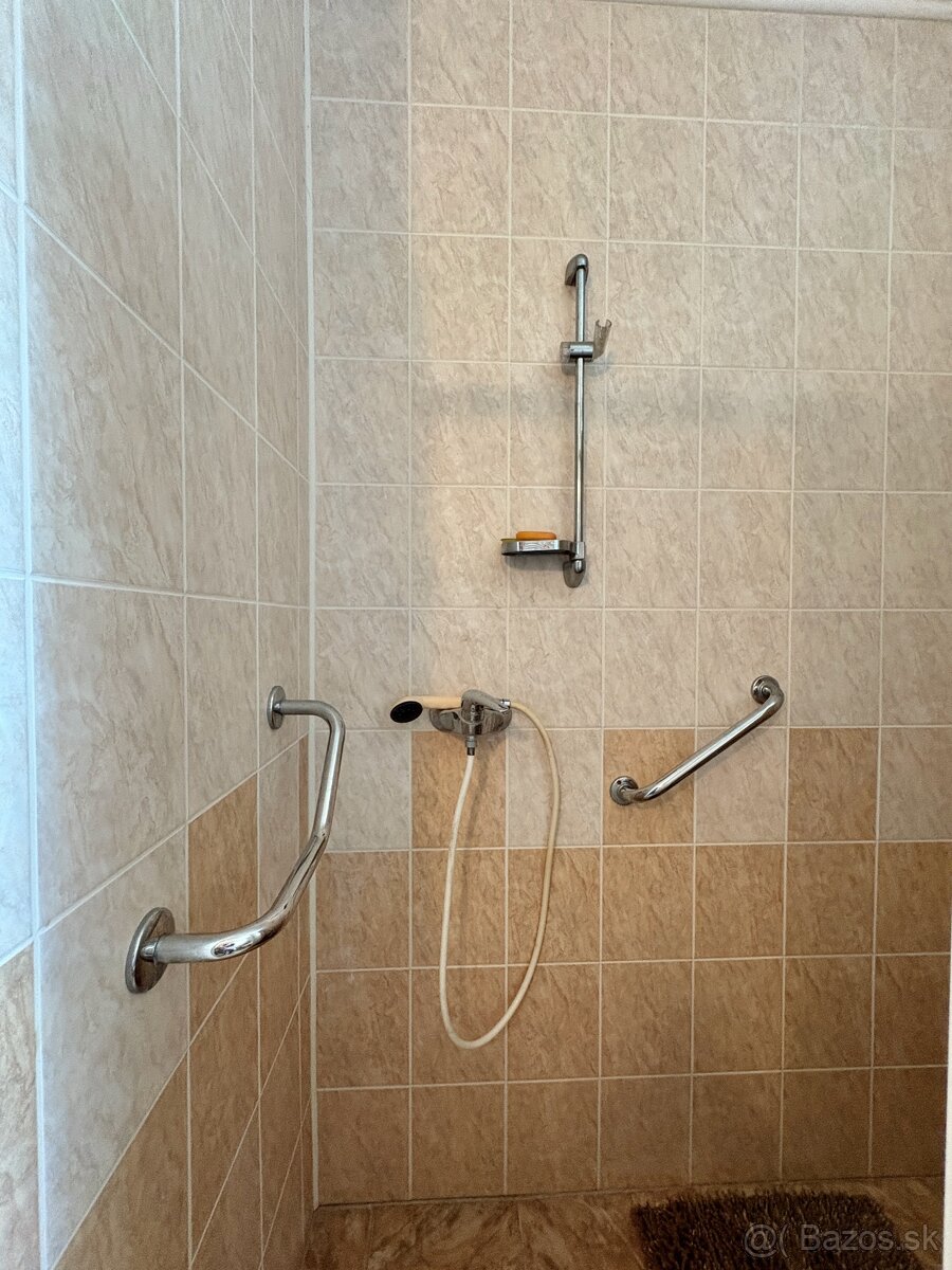 priestranný 6-izbový rodinný dom v TOP lokalite – Sever - 10