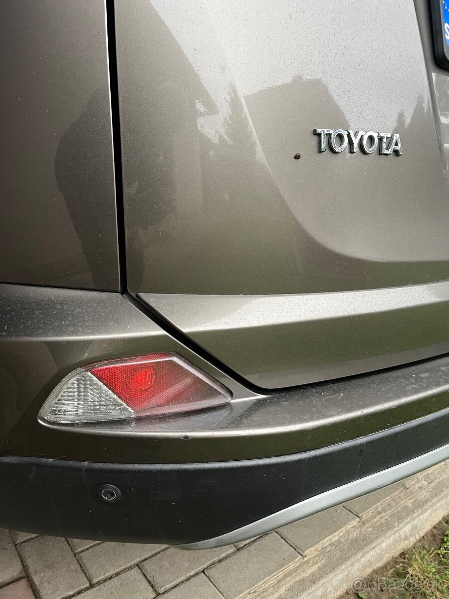 Toyota RAV4 - 10