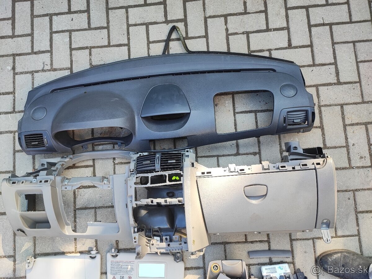 Predám volant s erbegom na Renault Thalia rok 2010 - 10