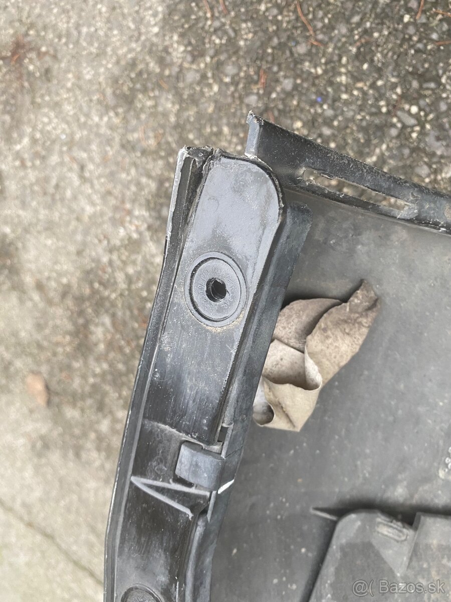 Audi A8 zadny naraznik - 10