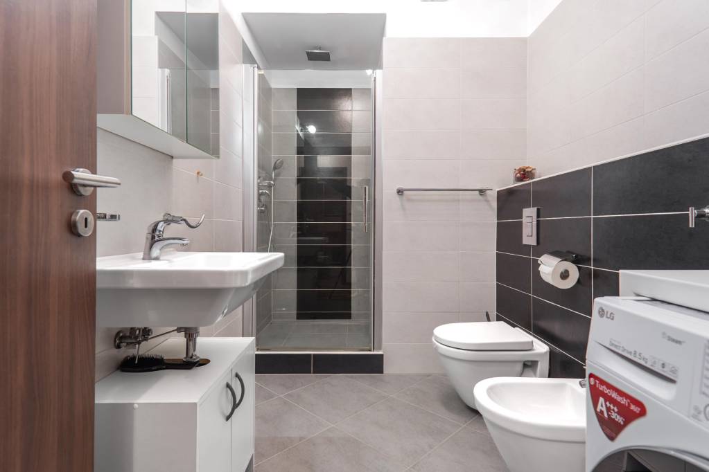 Exkluzívny 2-izb byt na prenájom – Ružinov, (Jégého Alej) s - 10