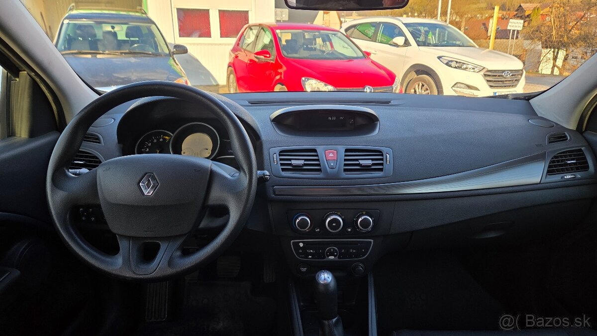 Renault Megane Combi 1.6i benzin 1.majitel model 2010 - 10