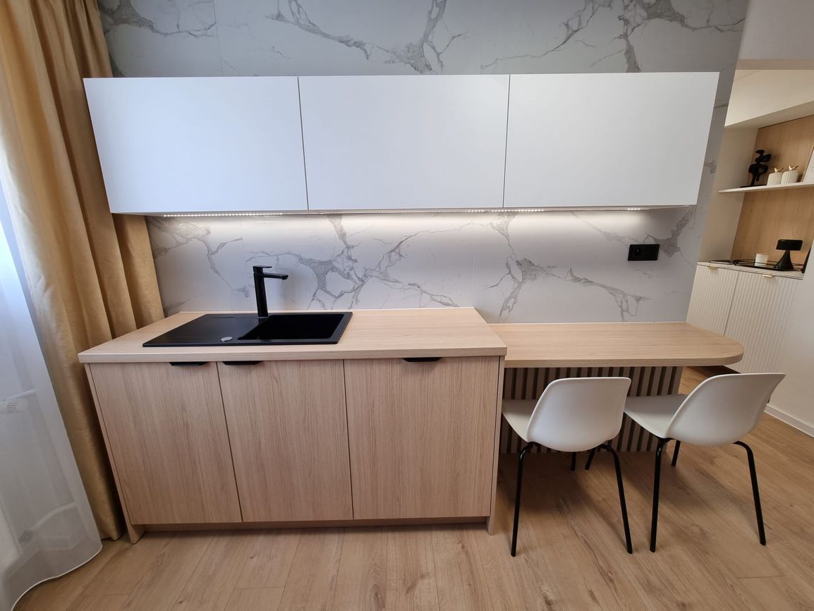 PRENÁJOM – EXKLUZÍVNY, NADŠTANDARDNÝ 2-IZBOVÝ BYT (71 m²) V - 10