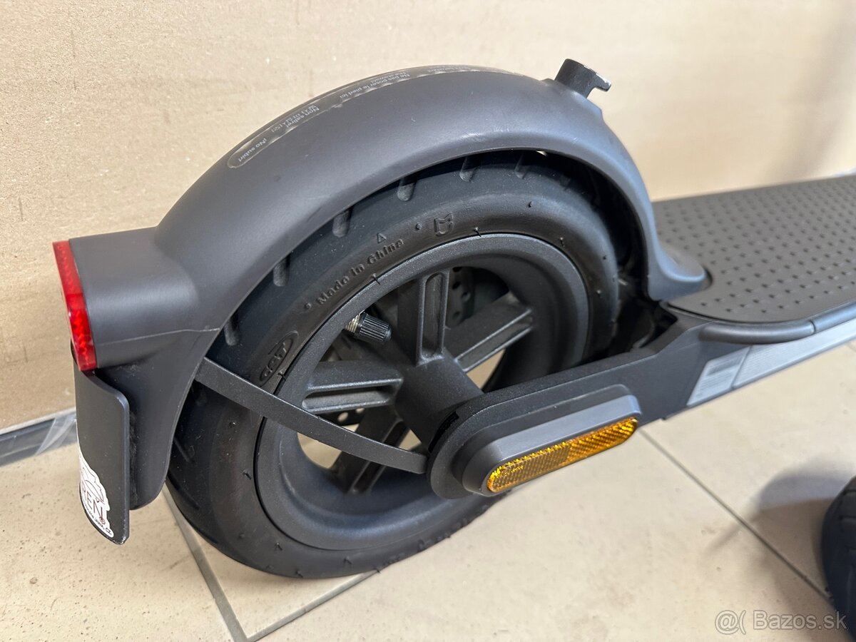 Predám zánovná kolobežka XIAOMI pro 2, nájazd 125km - 10