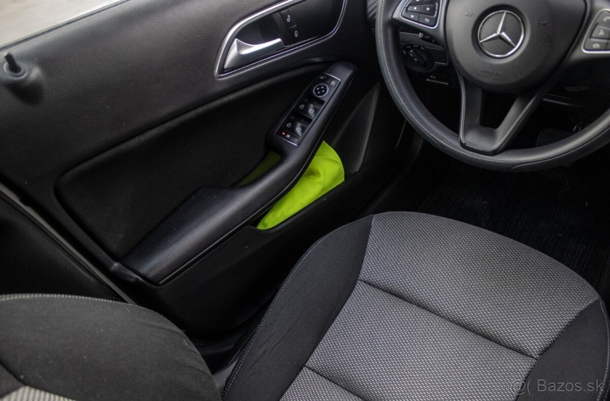 Mercedes-Benz GLA 180 A/T - 10