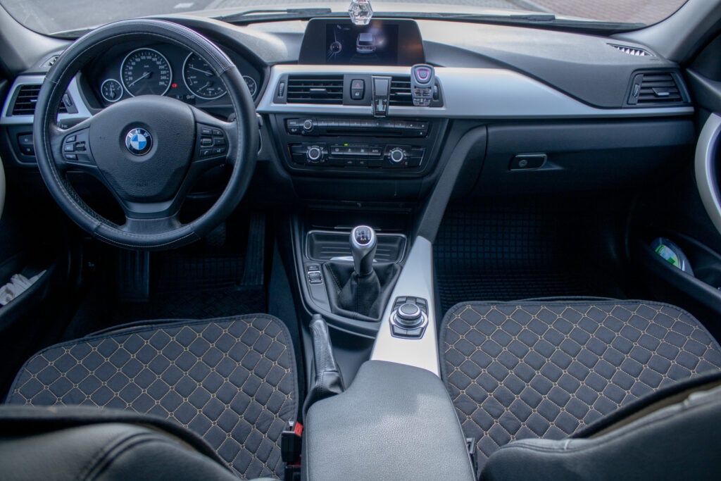 BMW Rad 3 Touring 318D 100kW 2014 - 10