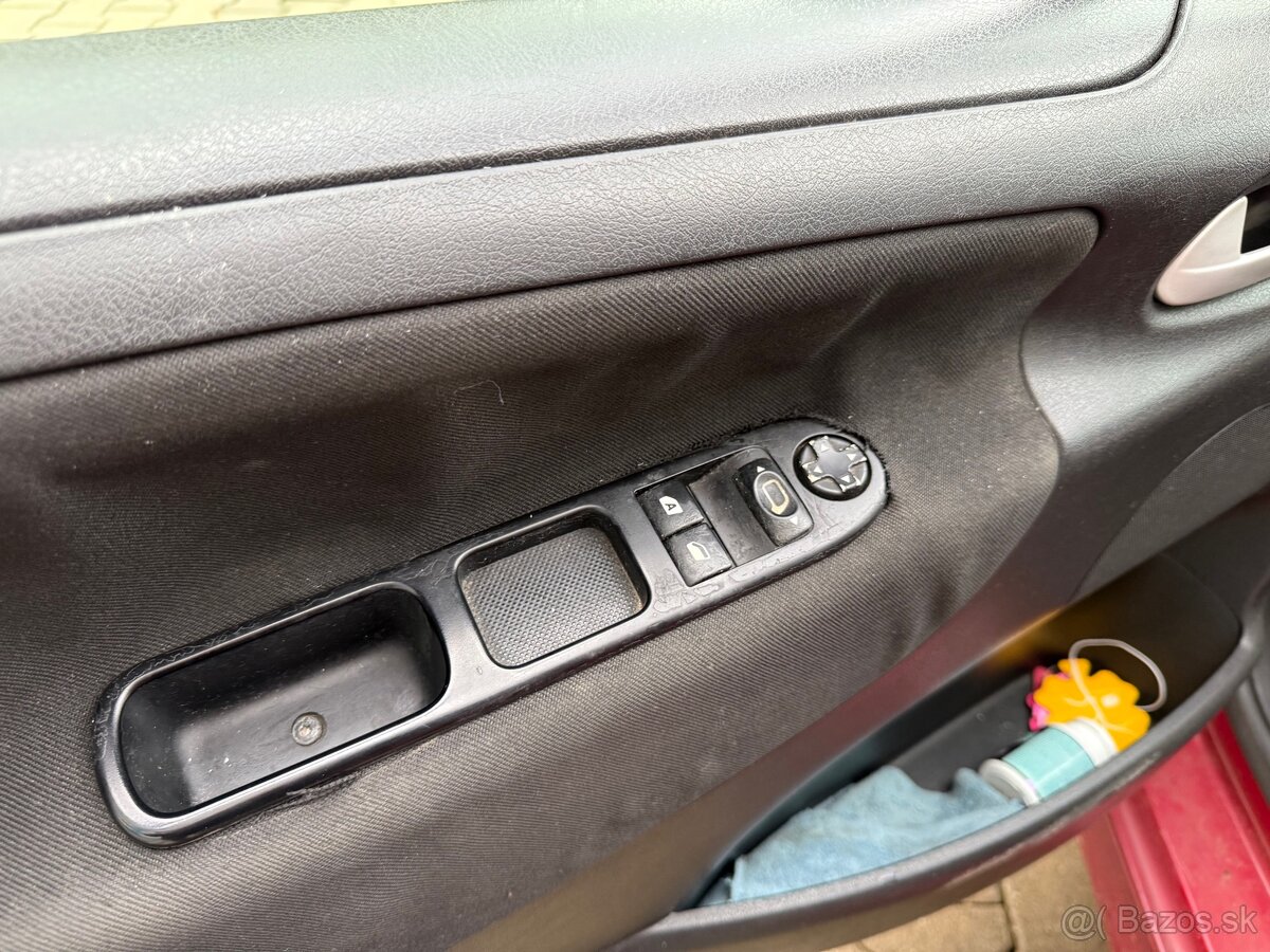 Peugeot 207 1.4 i - 10