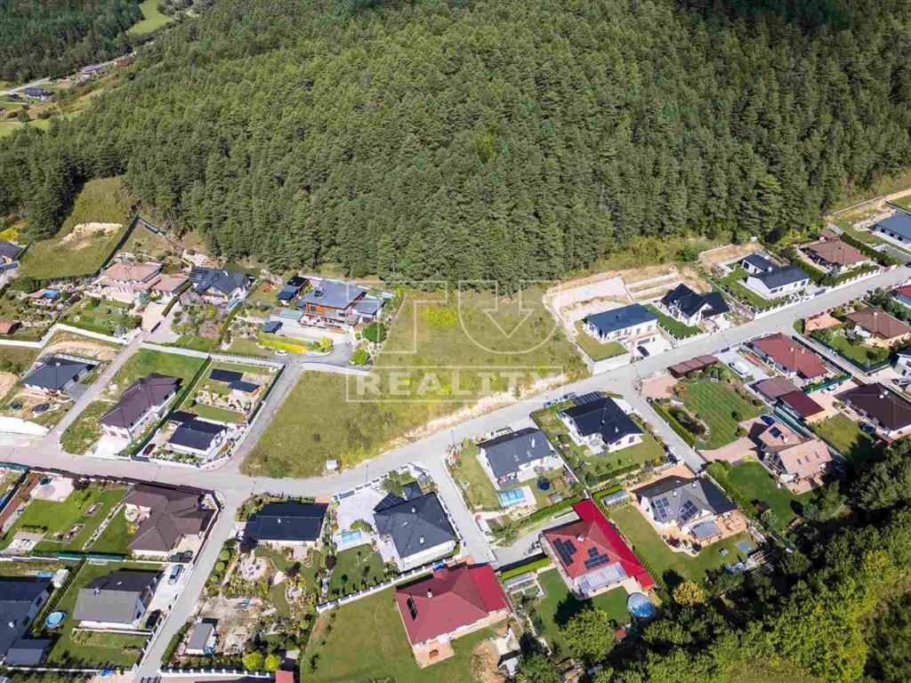 STAVEBNÝ pozemok na predaj v obci Pružina - 10