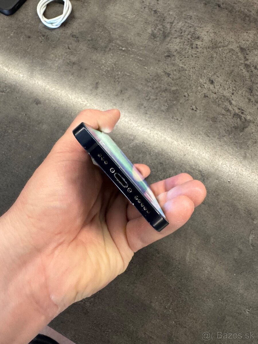Predam Iphone 12 128gb cierny - 10