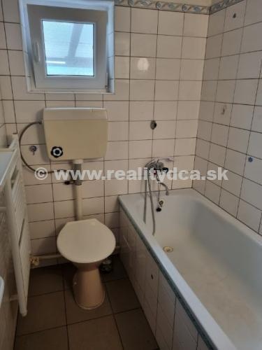 Predáme rodinný dom v obci Zliechov - 10