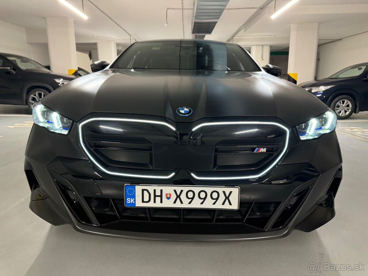BMW i5 M60 xDrive B&W - 10