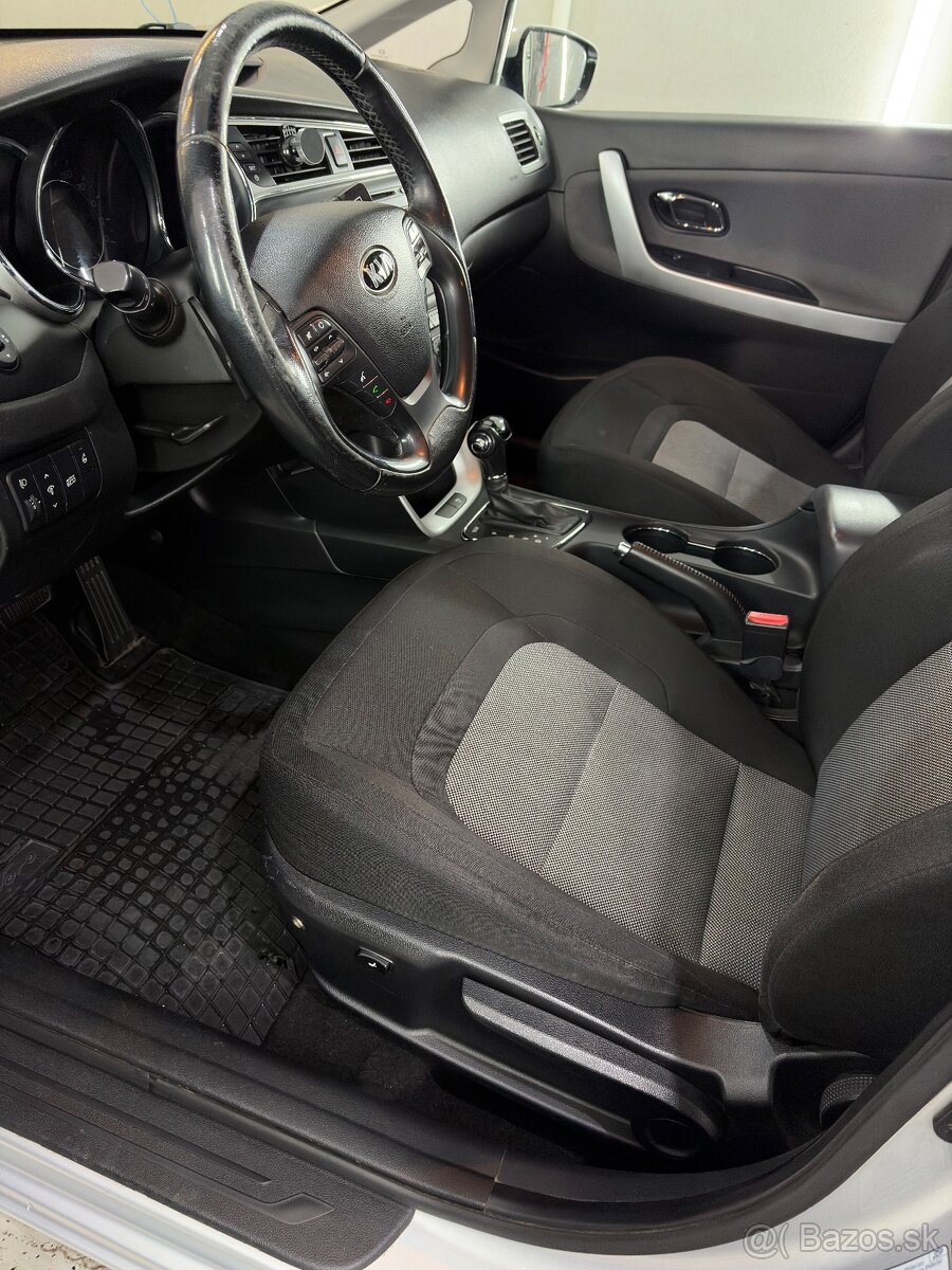 KIA Ceed 2015 SW 100kw 1.6 CRDI Automat - 10