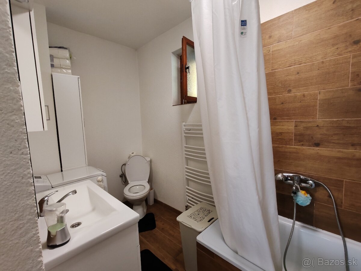 RODINNÝ DOM POLTÁR - 10