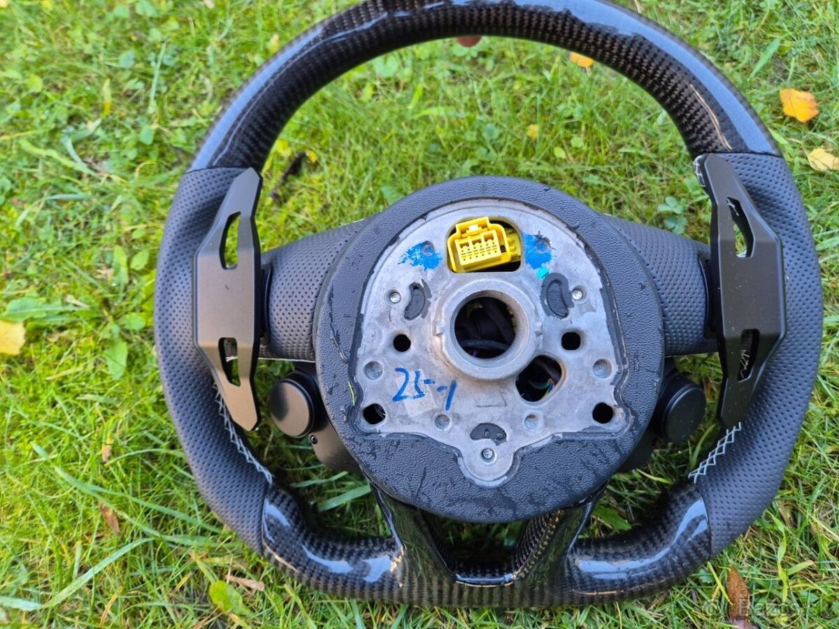 AUDI R8 VOLANT SPORTOVY START/STOP - DRIVE SELECT - 10