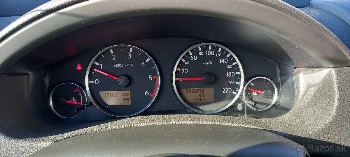 Nissan Pathfinder 2.5D 2009 4x4 - 10