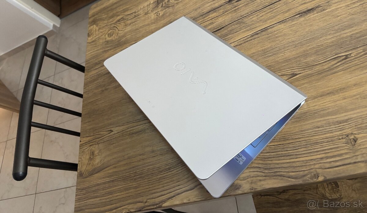 15.6"/Notebook/i5-3337/8GB RAM/750GB HDD/2x Grafická karta - 10