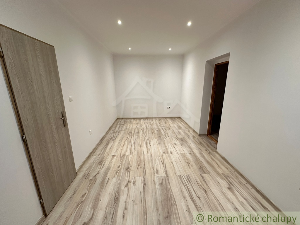 Priestranný rodinný dom v Kolárove – ideálne bývanie aj in - 10