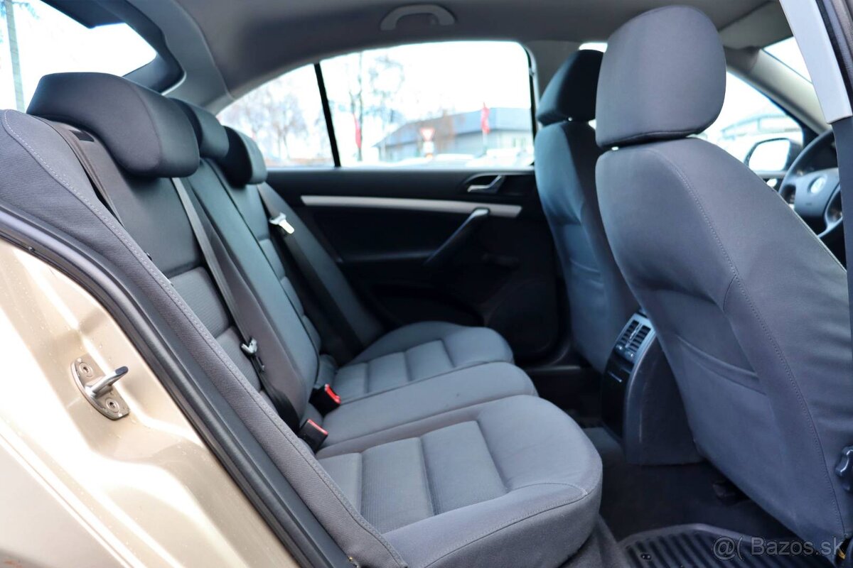 Škoda Octavia 1.6 Ambiente - 10