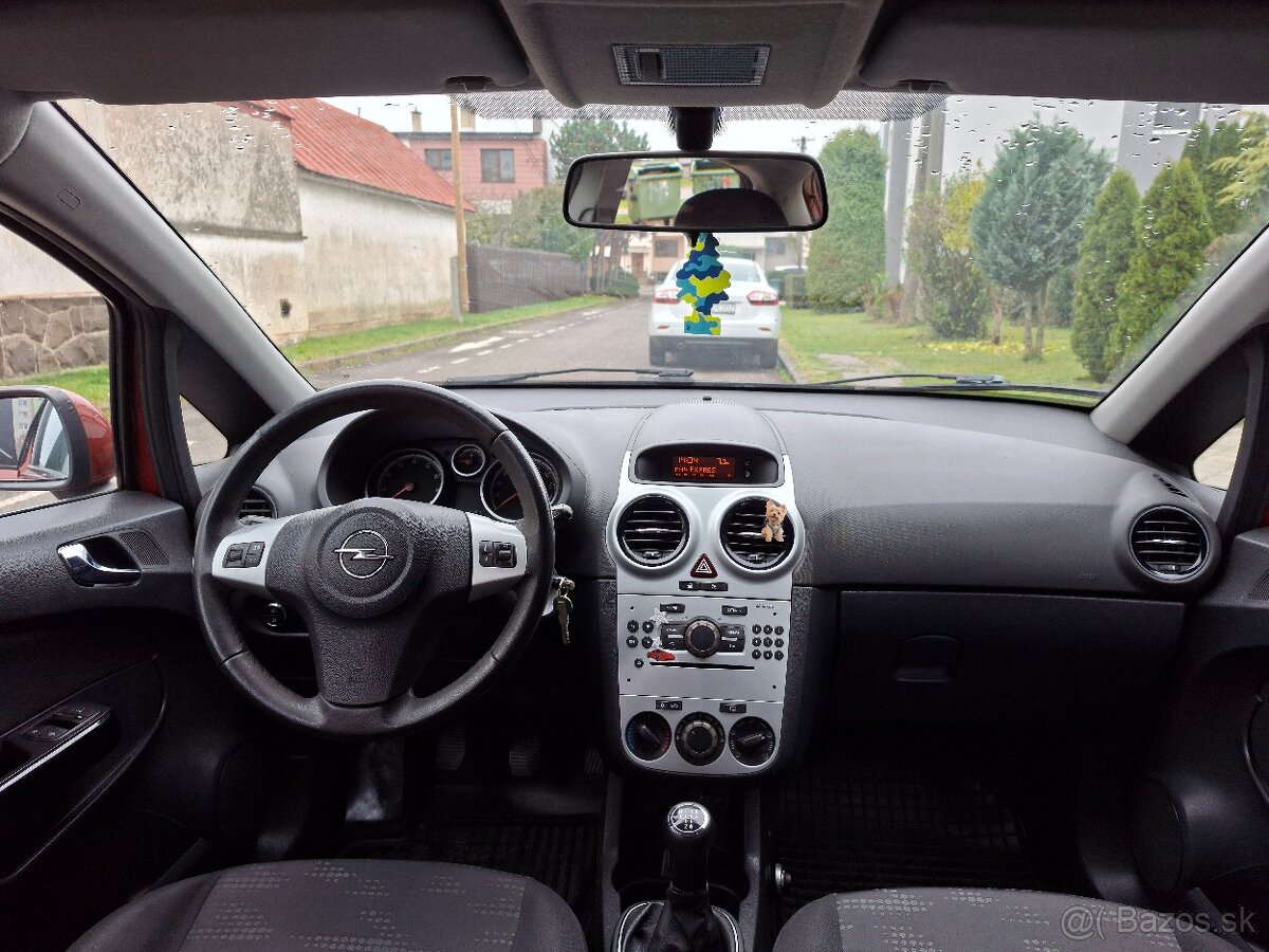 Opel Corsa 1.2 16V 63kw 2013 Facelift Garážované - 10