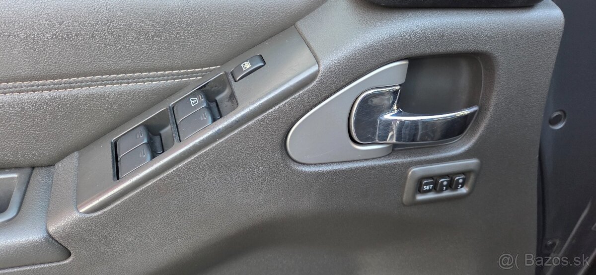 Nissan Pathfinder 3.0 V6 4x4 Automat Vzduch Podvozok 7-miest - 10
