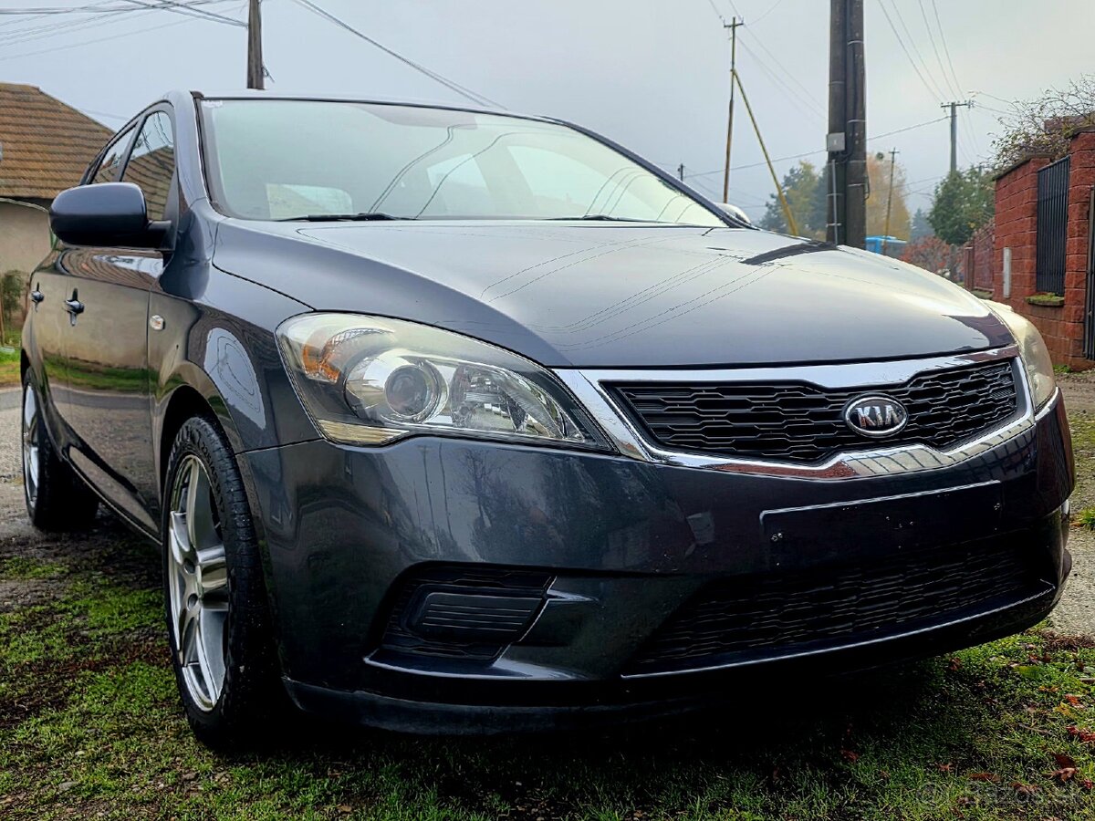 Kia Ceed 1.4 CVVT • Facelift 2011 • 172 tisíc KM • Nová STK - 10