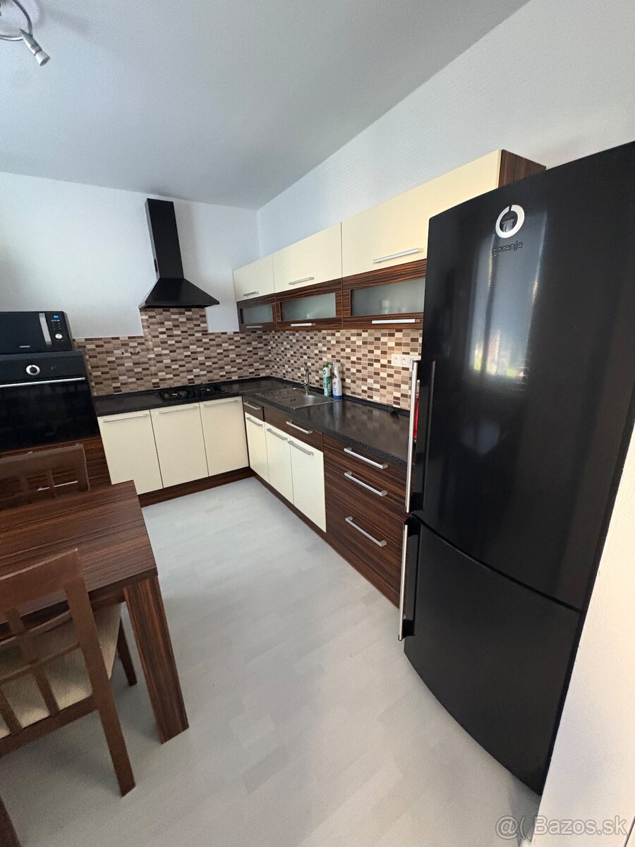 Prenájom 3izbový byt JUH - 10