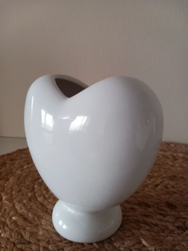 Biela keramická váza v tvare srdca 15x13x8 cm - 10