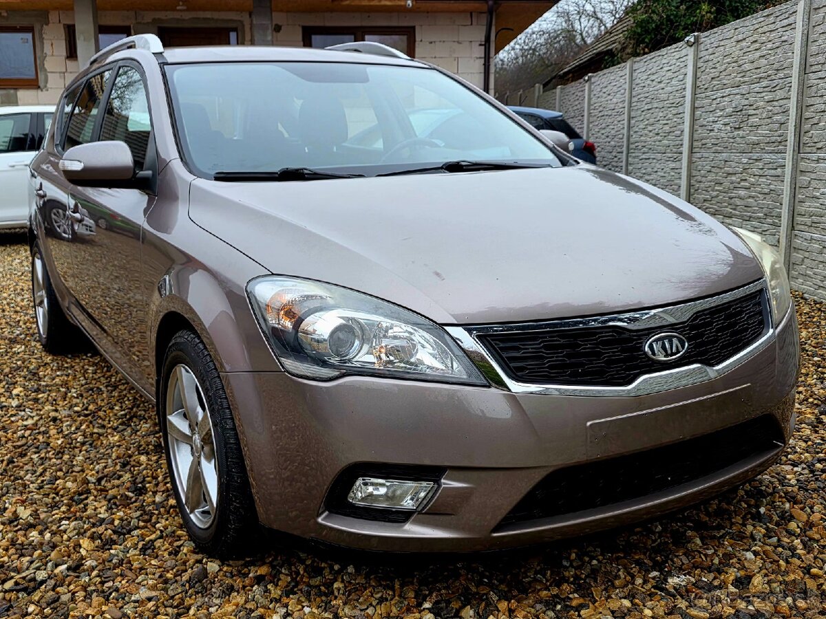 Kia Ceed SW • 1.4i • Facelift 2011 • 59 tisíc KM • Nová STK - 10