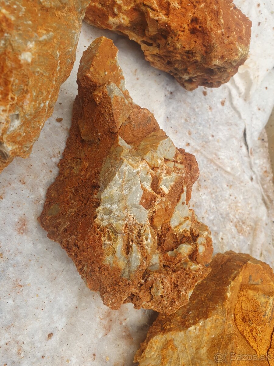 Predám okrasný kameň Vapenec s kryštálom - 10