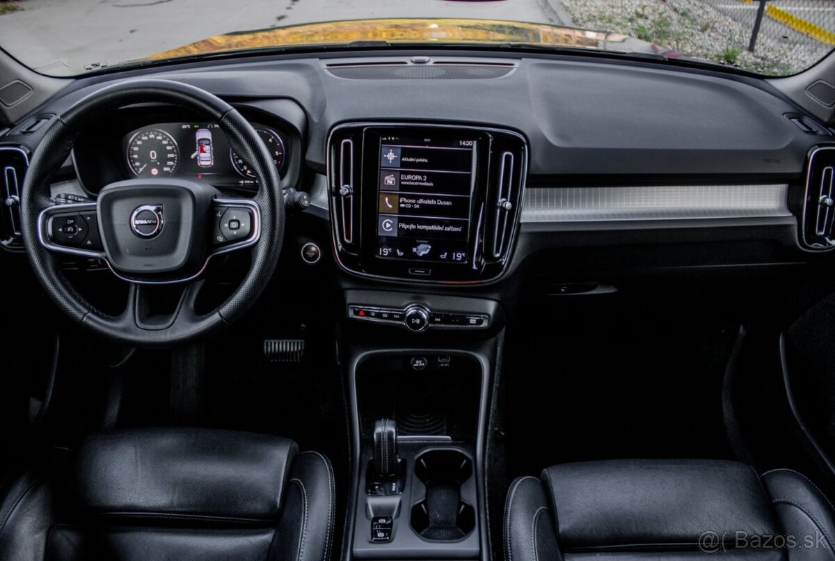 Volvo XC40 D4 Momentum AWD A/T - 10