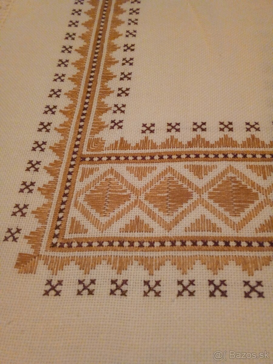 Ručne vyšívané obrusy 2 - 10