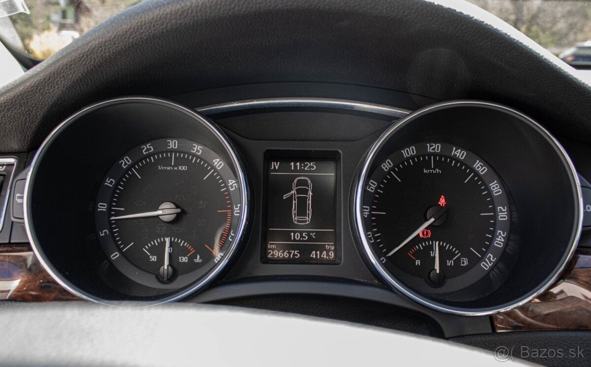 Škoda Superb Combi 2.0 TDI 2011 - 10