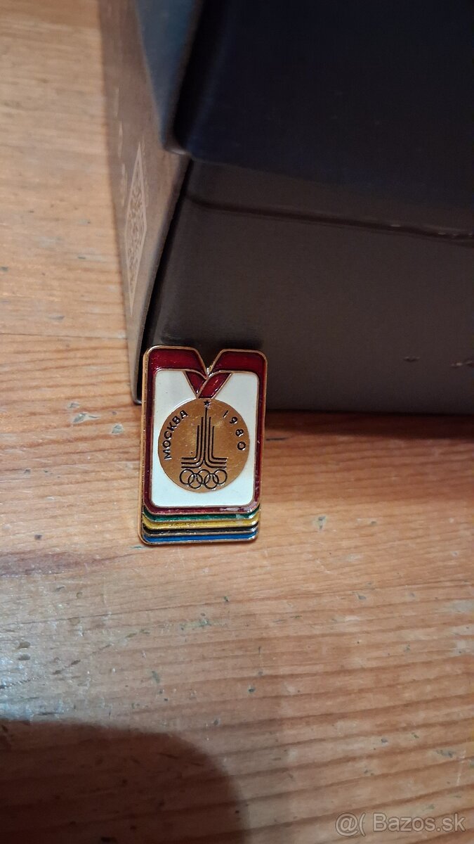 Staré kovové odznaky - 10