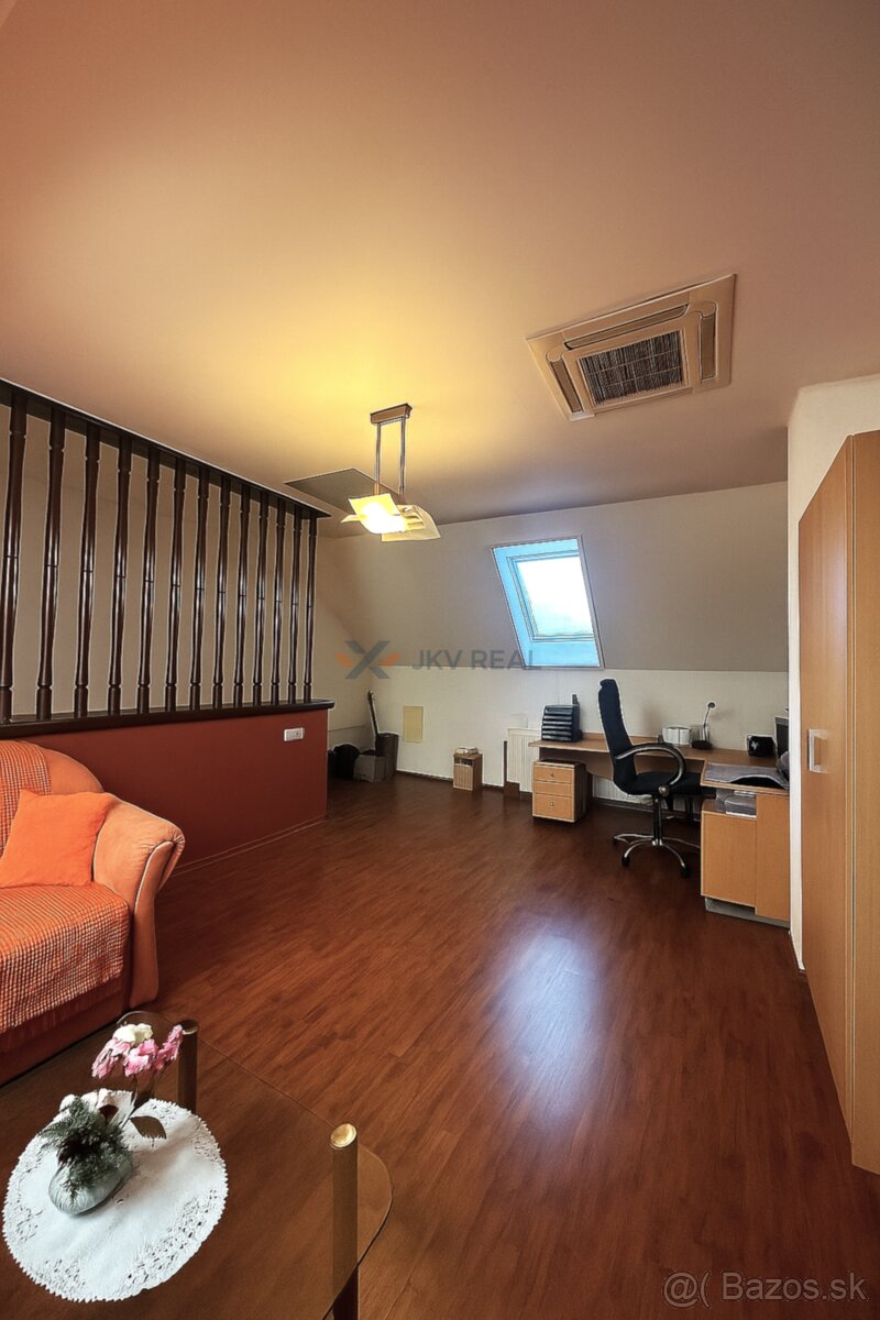 Na predaj poschodový rodinný dom s krásnou záhradkou - 10