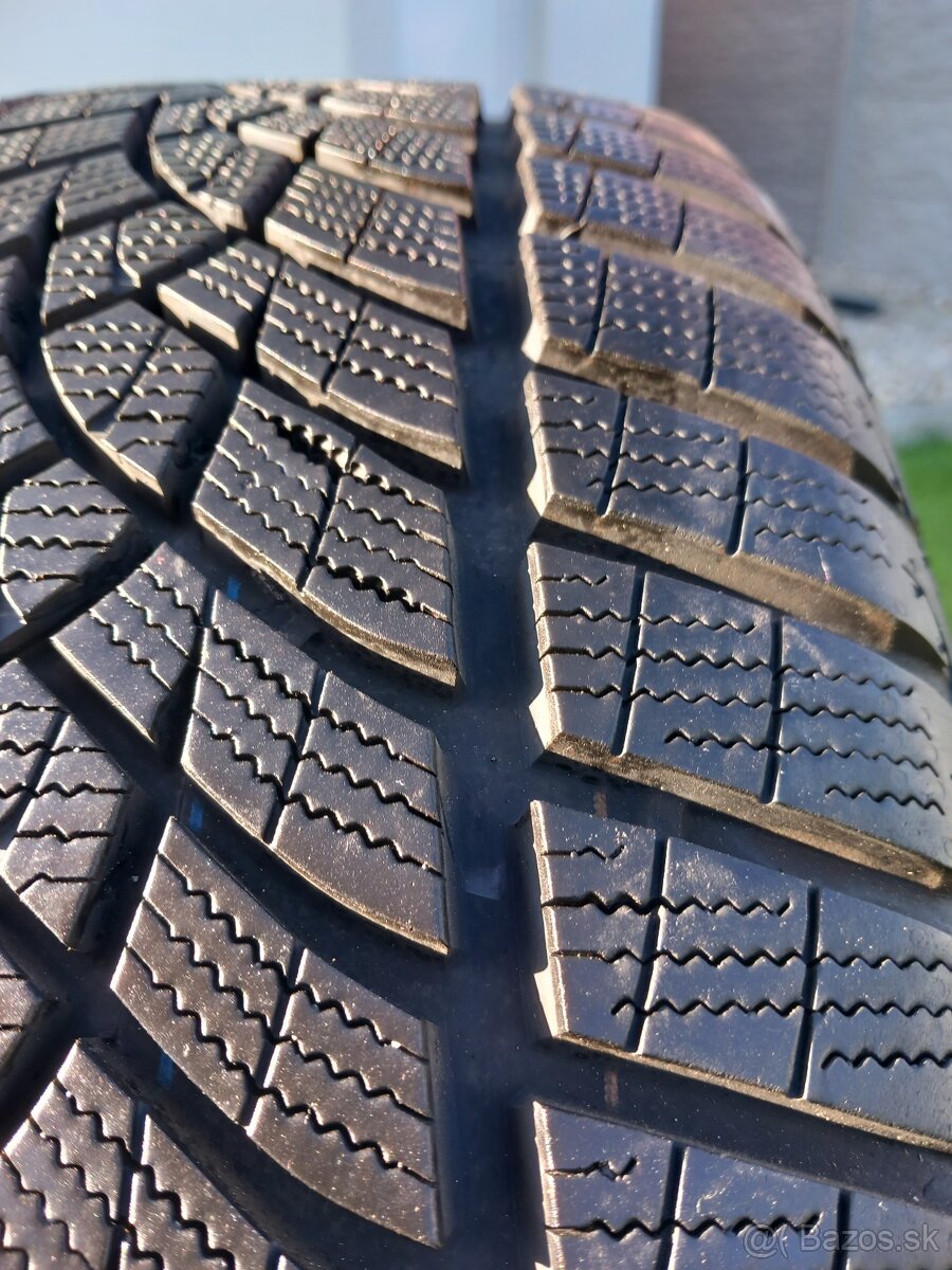215/55 r17 zimne pneumatiky goodyear - 10