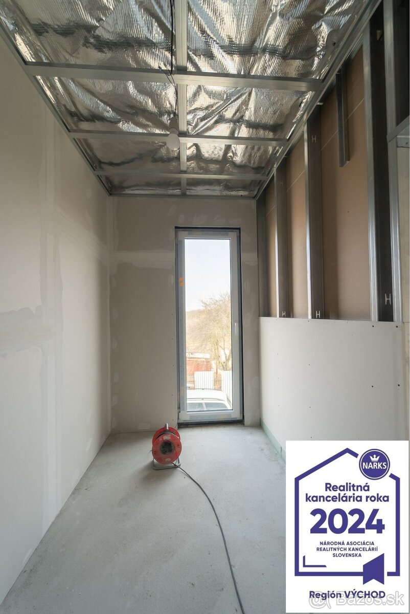 Novostavba nízkoenergetického rodinného dvojdomu, Moldava na - 10