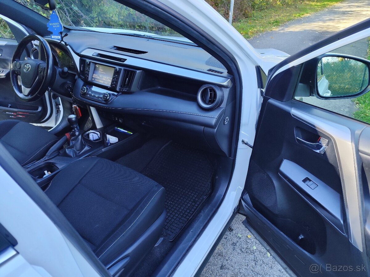 Toyota RAV4 2.0 diesel, 105kw, ročník 2017 - 10