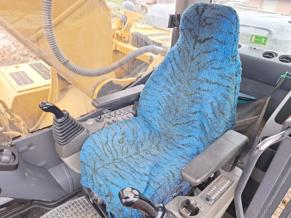 KOMATSU PC 240 LC-8 - 10