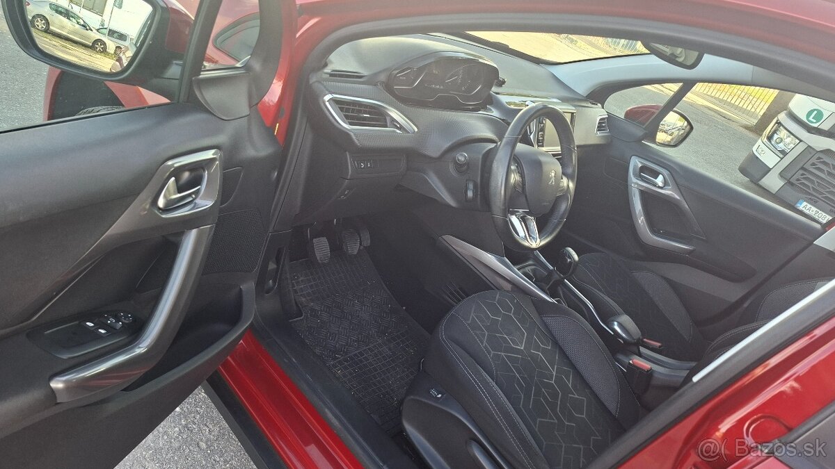 PEUGEOT 2008 1.2 BENZ - 10