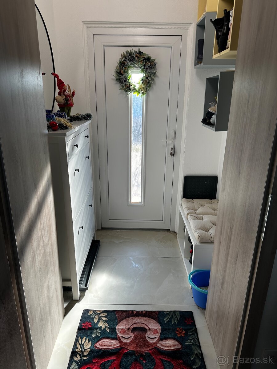 Rodinný dom s bazénom a hosťovským domom - 10