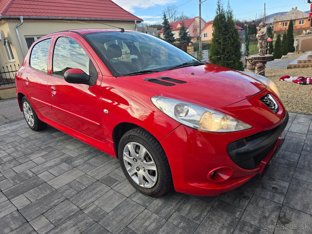 Predám Peugeot 206+ 1.4 benzín r.v.2009 - 10