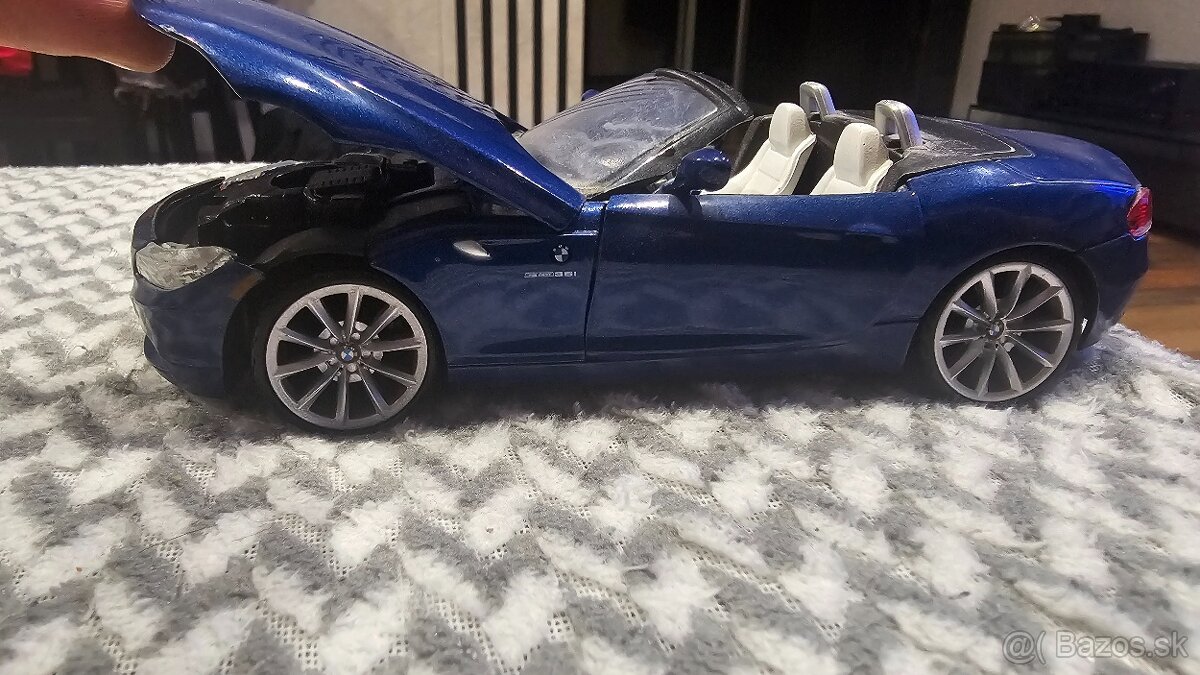 Model 1:18 Jaguar XJ220 - 10