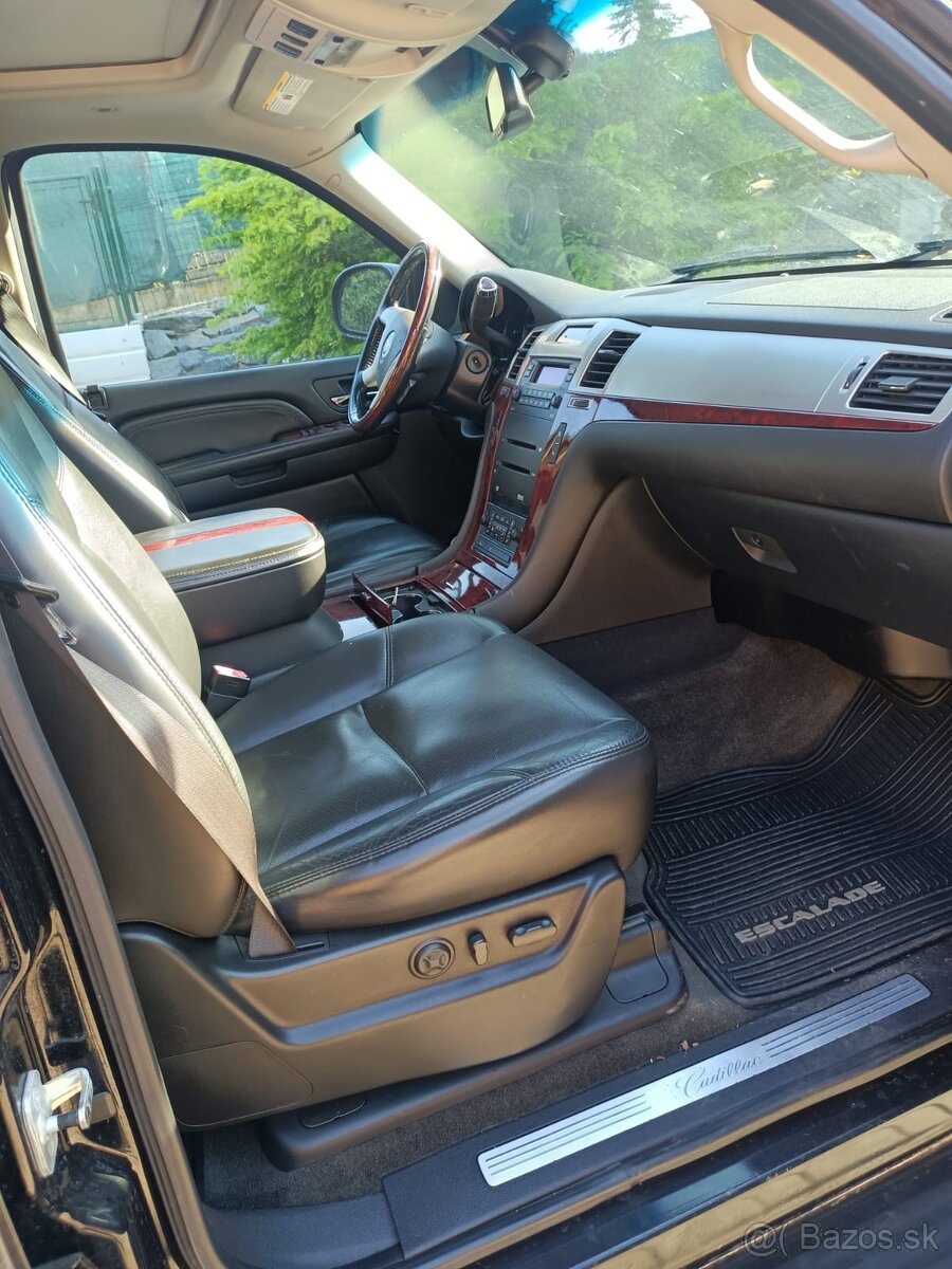 CADILLAC ESCALADE - 10