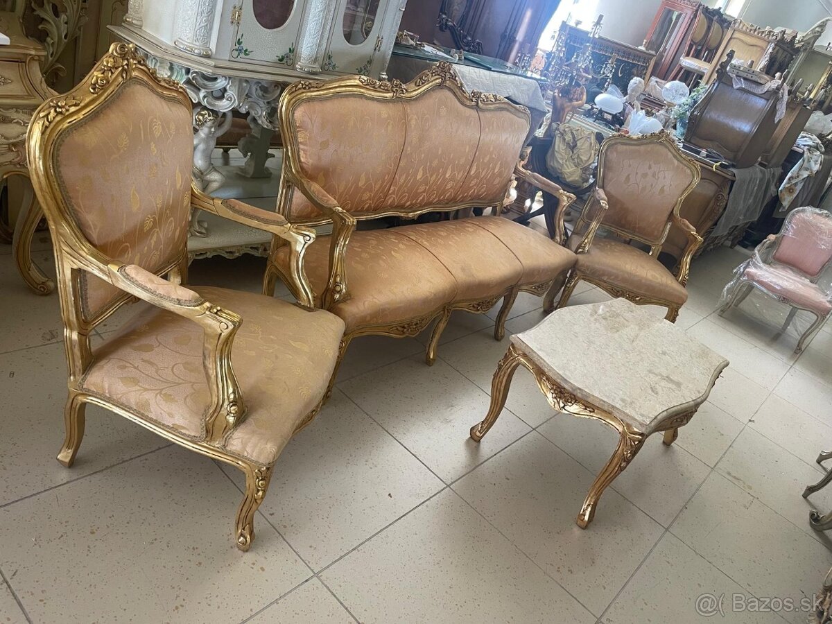 Staré sedenie so stolíkom. - 10