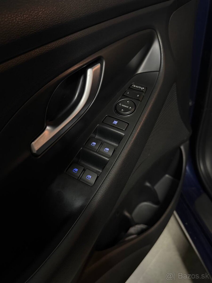 Hyundai i30 combi 2019 diesel AT - 10