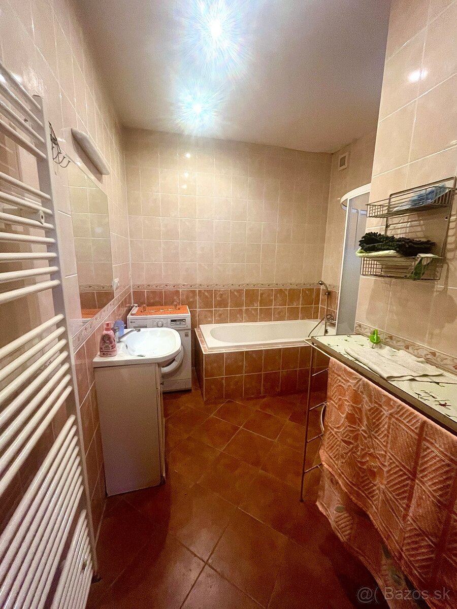 Dvojgeneračný 6 - izbový rodinný dom - Nižná Myšľa - 10