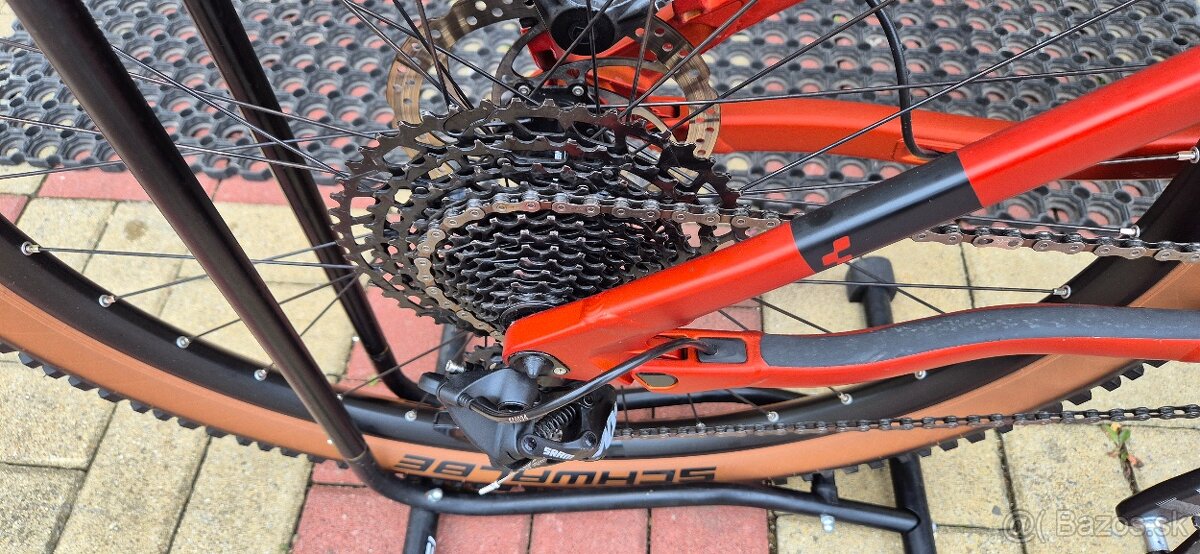 Celoodpružený horský bicykel značky CUBE - 10