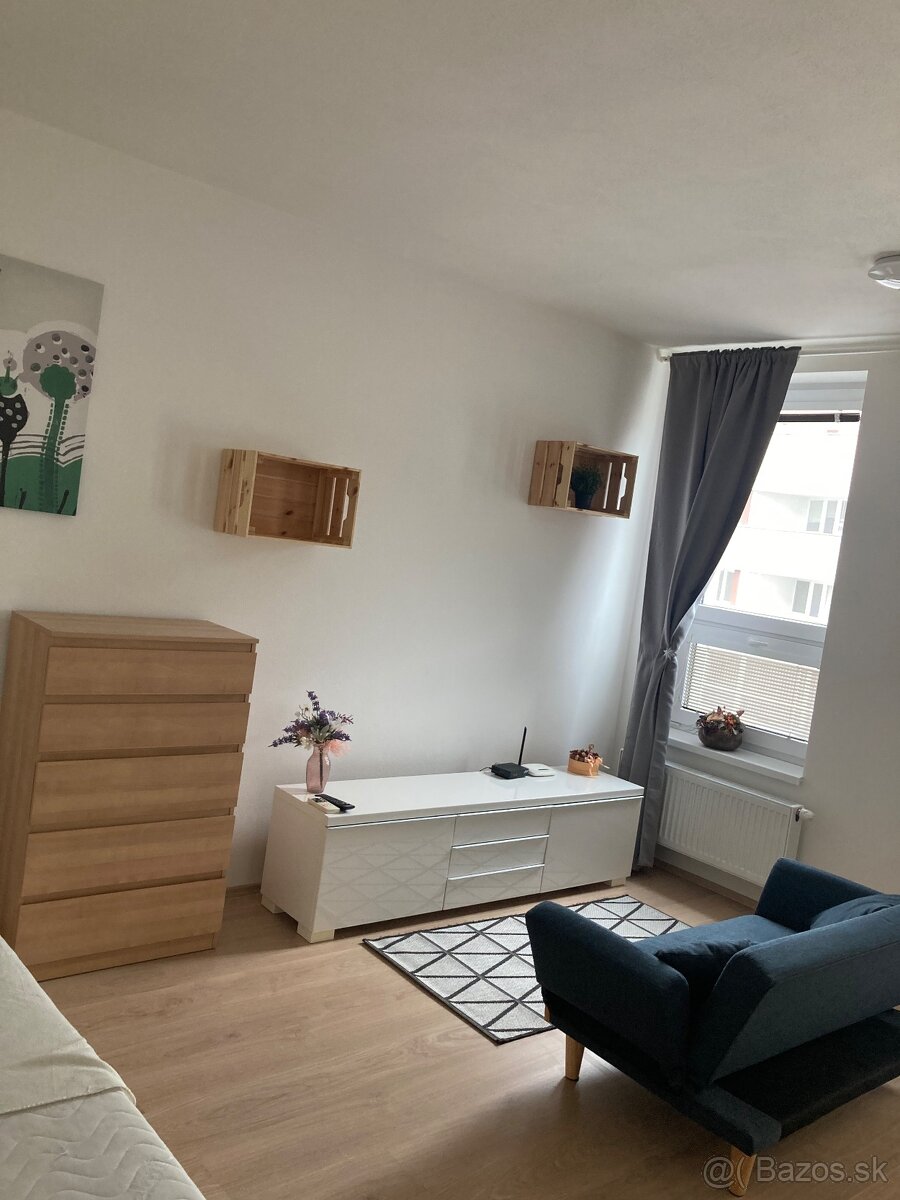 Prenajom 1 izbový byt Galanta Hodská + parkovacie miesto - 10