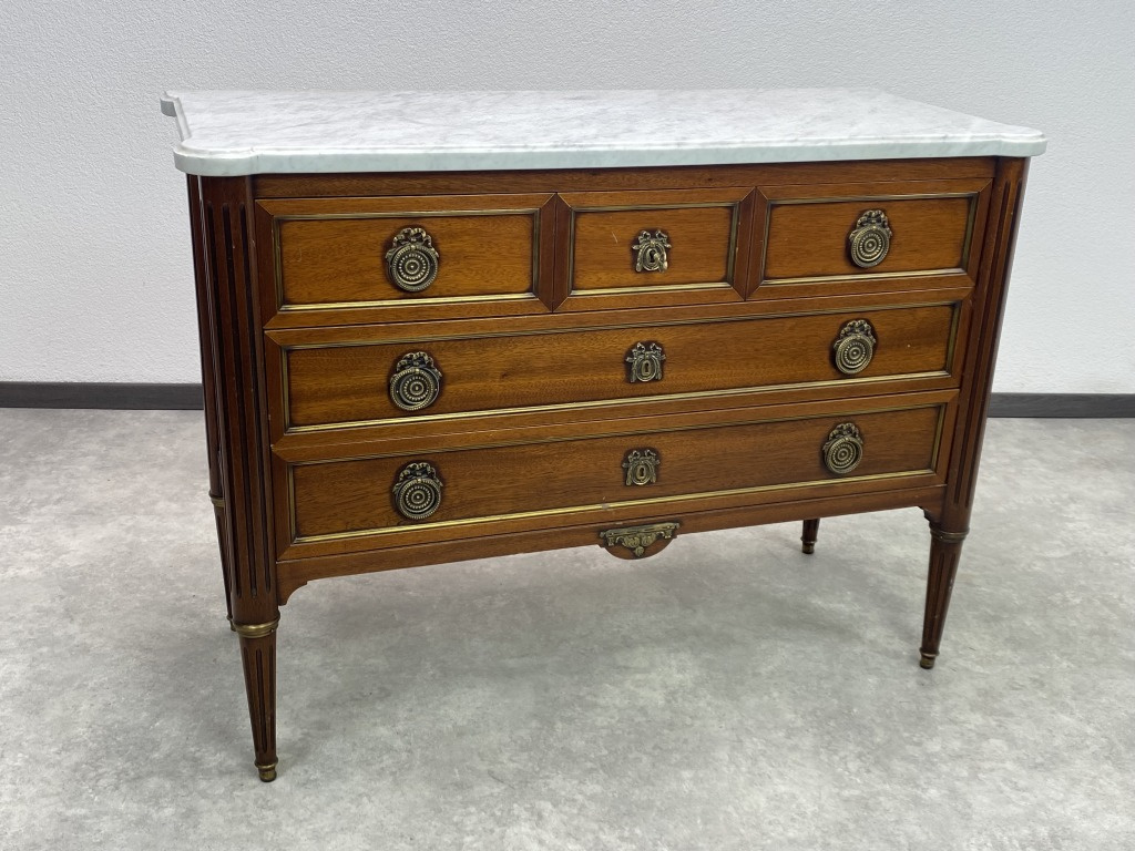 Masívna šuplíková komoda s mramorom - 10